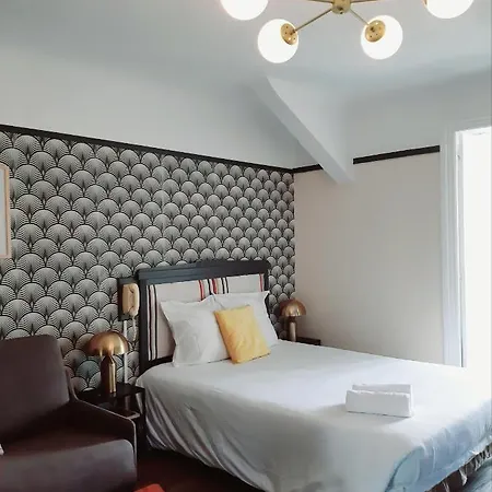 Saint Charles & Coliving Hotel