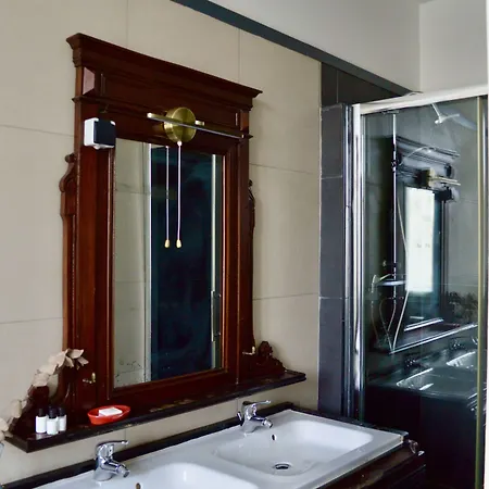 Saint Charles & Coliving 호텔 3*