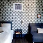 Saint Charles & Coliving מלון 3*