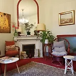 Saint Charles & Coliving מלון 3*