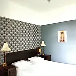 מלון Saint Charles & Coliving 3*