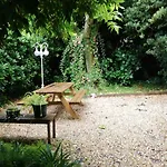מלון Saint Charles & Coliving