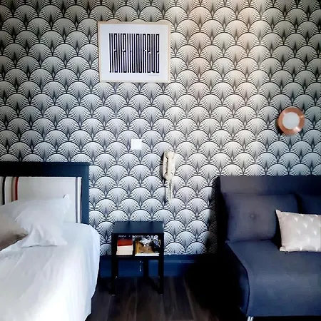 Saint Charles & Coliving מלון 3*