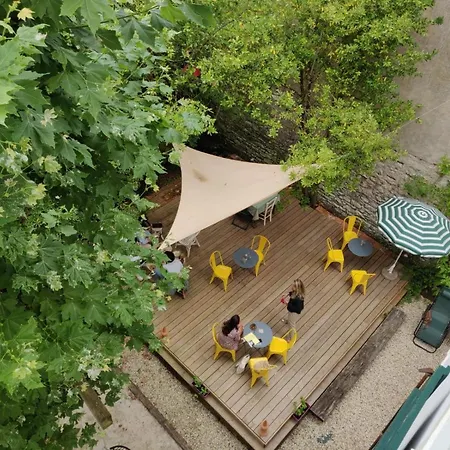 Saint Charles & Coliving מלון 3*
