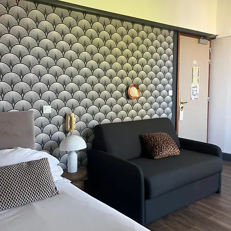 Saint Charles & Coliving Отель