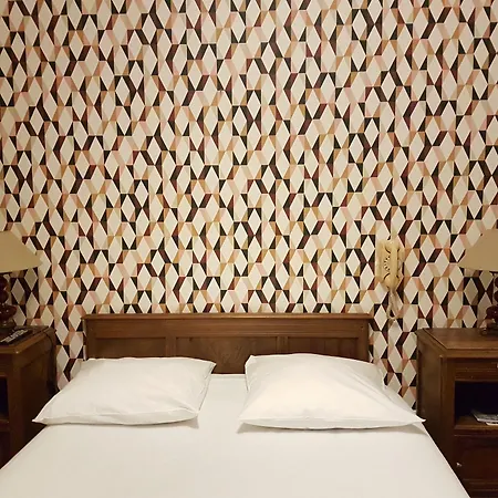 Saint Charles & Coliving Отель