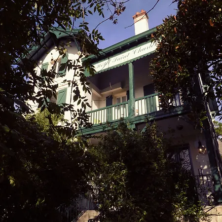 Saint Charles & Coliving מלון