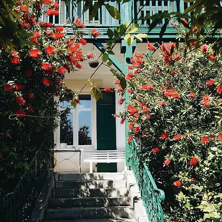 Отель Saint Charles & Coliving