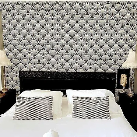 Saint Charles & Coliving Hotel