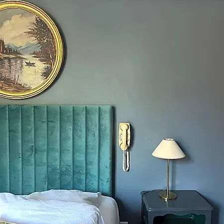 Saint Charles & Coliving Hotel