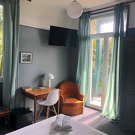 Отель Saint Charles & Coliving 3*
