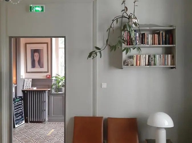 מלון Saint Charles & Coliving 3*