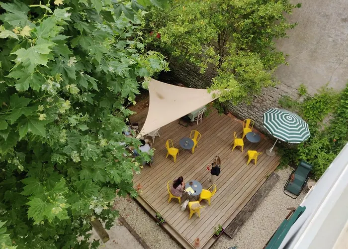 Saint Charles & Coliving מלון 3*