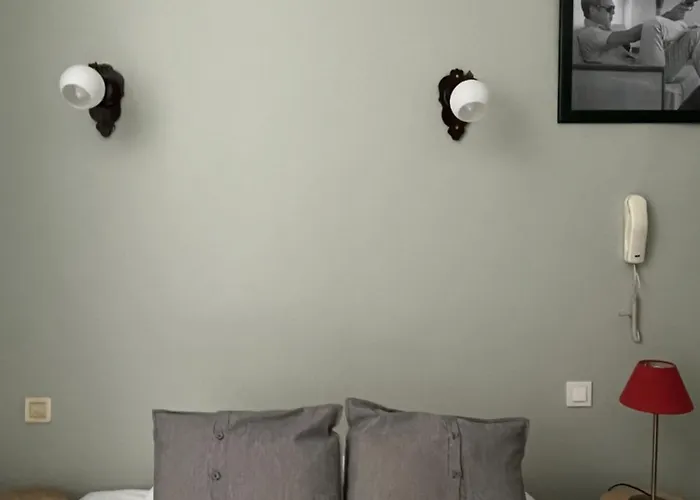 מלון Saint Charles & Coliving